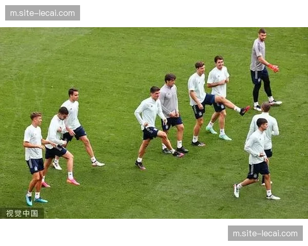 西班牙强化肋部小范围配合，佩德里演练撞墙式渗透破密集